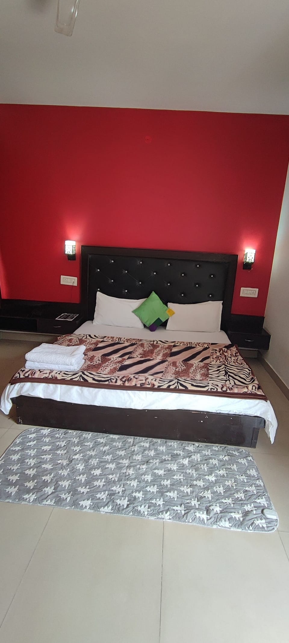 Executive Double Room, Balcony, Mountain View | Desk, laptop workspace, blackout drapes, free WiFi