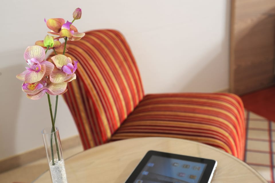 Hypo-allergenic bedding, in-room safe, desk, soundproofing