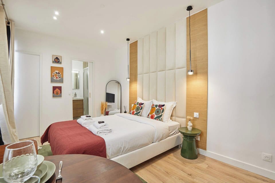 Apartment | Laptop workspace, iron/ironing board, bed sheets