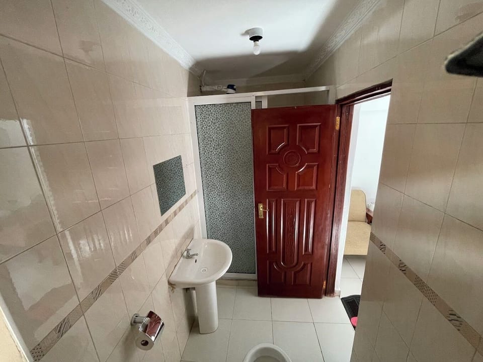 Shower, free toiletries, slippers, towels