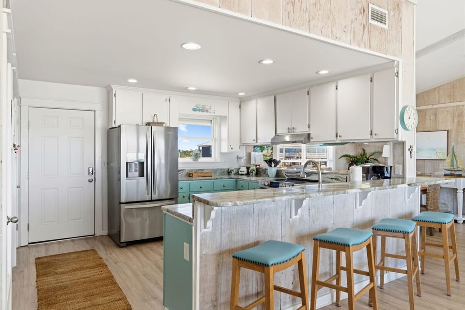 House, Multiple Beds (Barefoot Beach Beach House) | Private kitchen