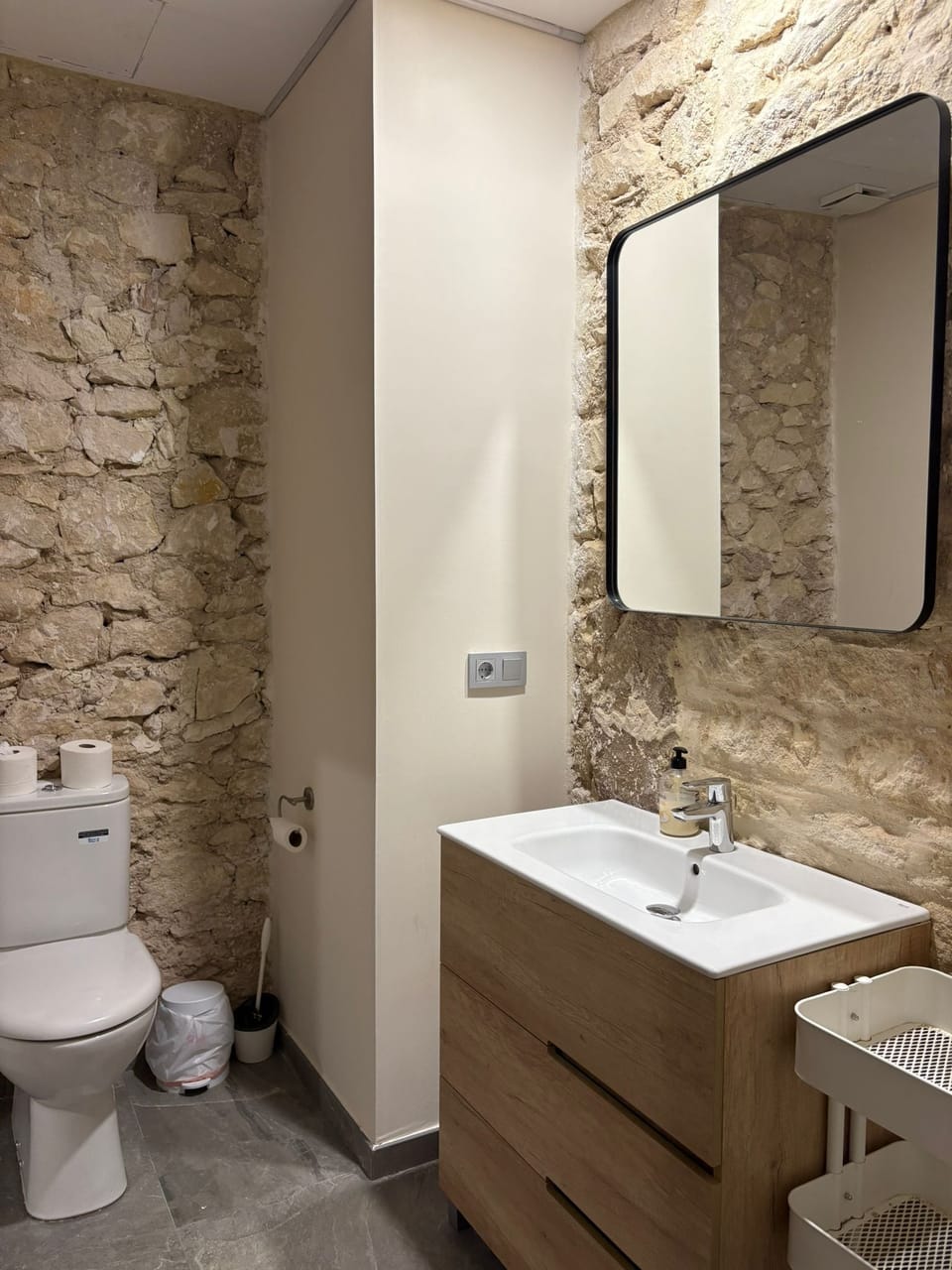 STONE ROOM | Soundproofing, free WiFi