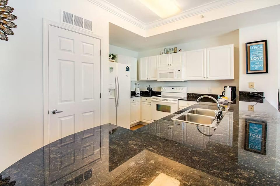 Condo, Multiple Beds (Tidewater 1506) | Private kitchen | Oven, toaster