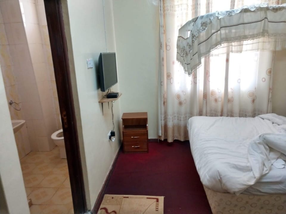Deluxe Single Room | Free WiFi, bed sheets