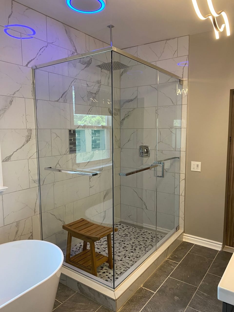 Luxury Studio Suite, 1 King Bed with Sofa bed, Non Smoking, Private Bathroom | Bathroom | Separate tub and shower, hair dryer, towels, soap