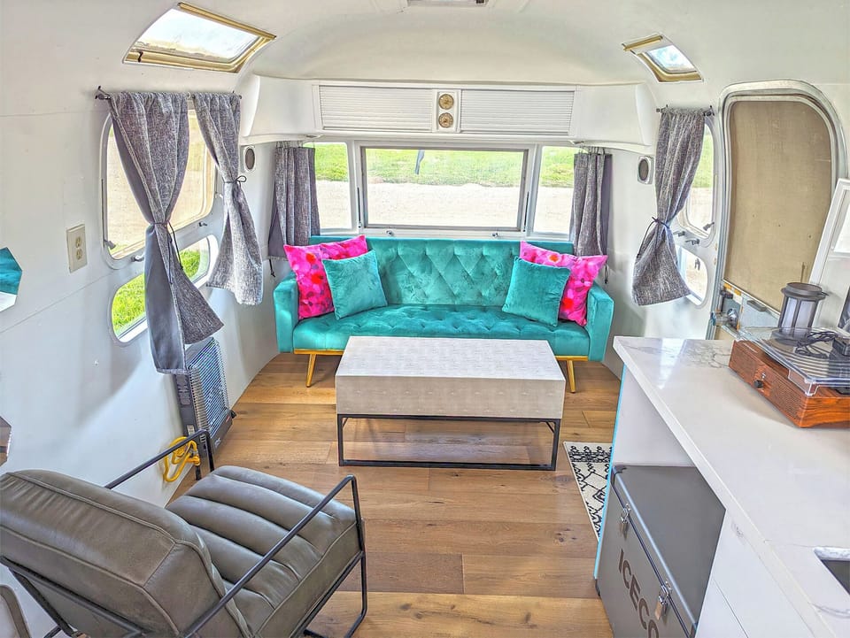 Mick Jagger Trailer | Living area | Music library