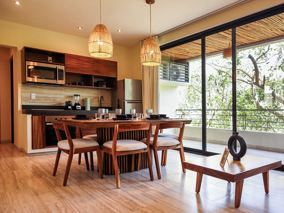 Apartment, 2 Bedrooms, Balcony, Resort View | Dining room