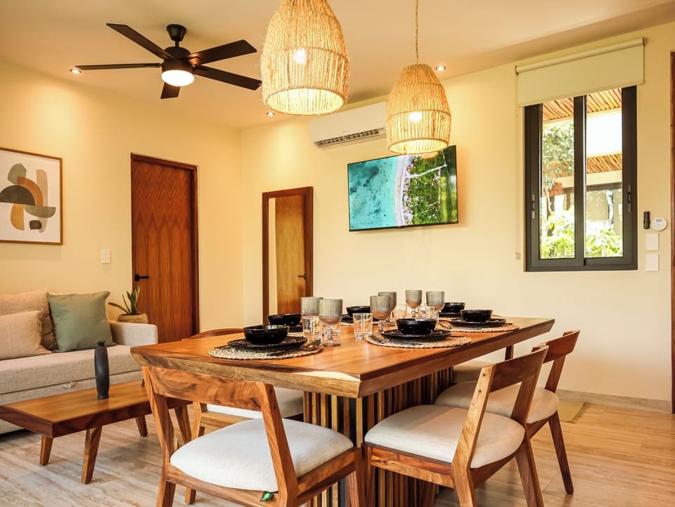 Apartment, 2 Bedrooms, Balcony, Resort View | Dining room