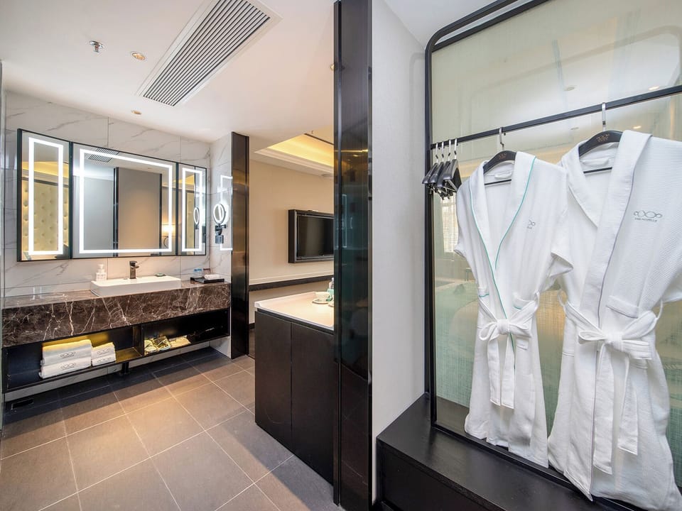 Luxury Double Room, City View | Down comforters, memory foam beds, desk, laptop workspace
