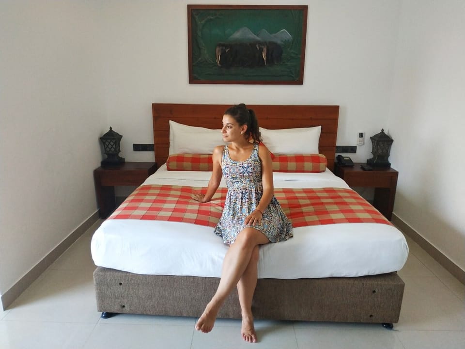 Superior Room, Balcony, Courtyard View | Minibar, WiFi (free), bed sheets