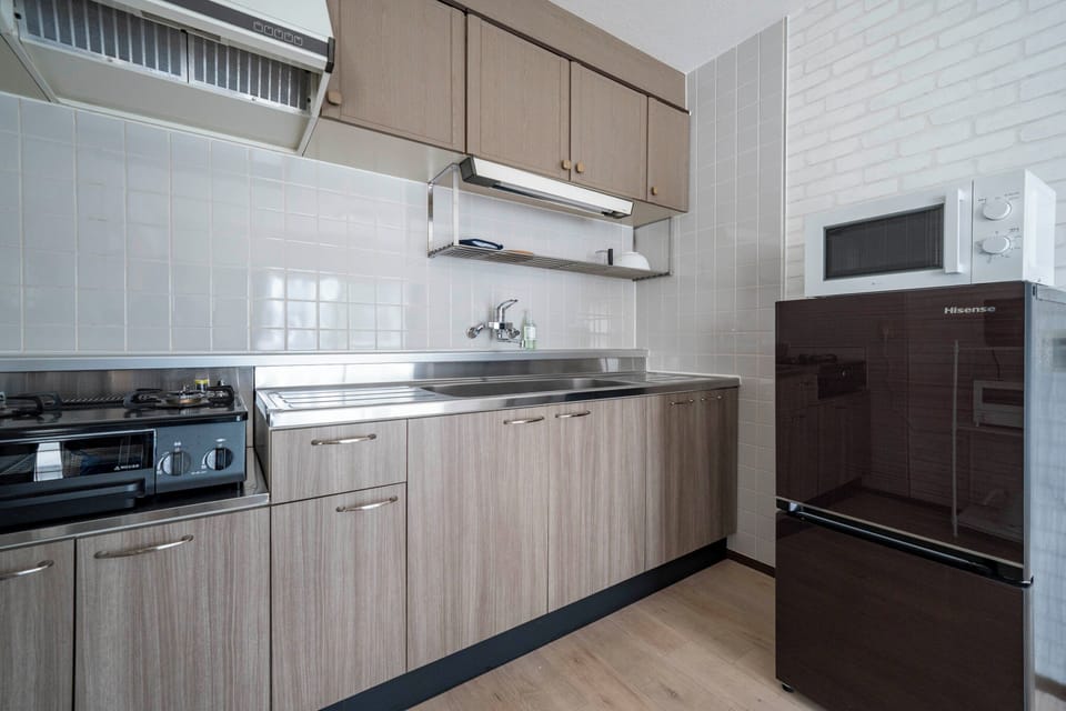 Fridge, microwave, stovetop, electric kettle