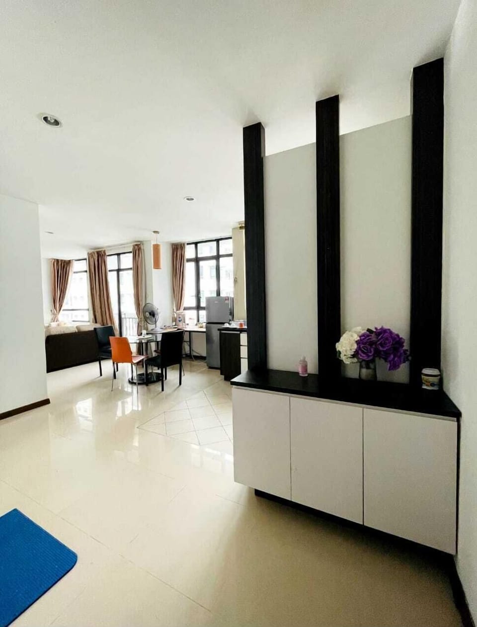 Superior Apartment, Lake View | Living area