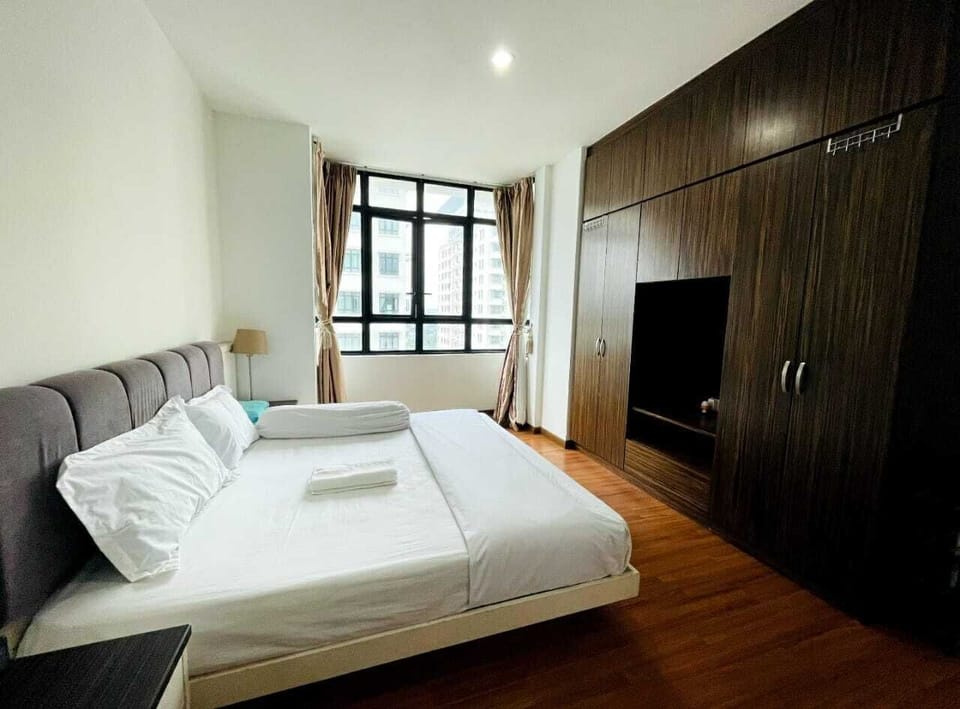 Superior Apartment, Lake View | Premium bedding, memory foam beds, bed sheets