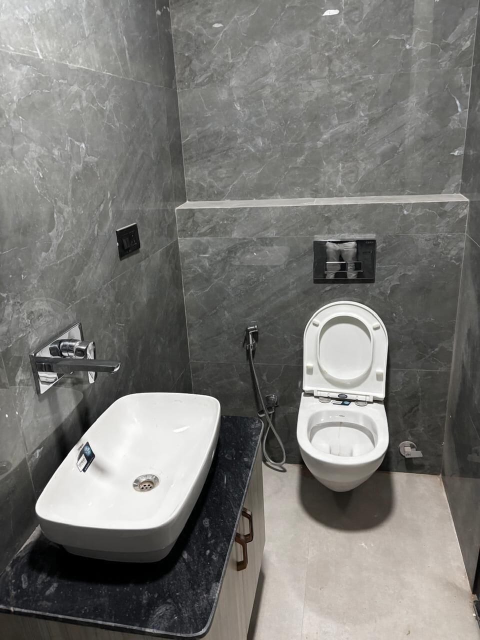 Deluxe Double Room | Bathroom amenities | Shower, hydromassage showerhead, designer toiletries, hair dryer