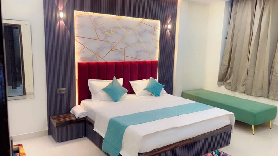Luxury Room, Air conditioning | Desk, free rollaway beds, free WiFi, bed sheets