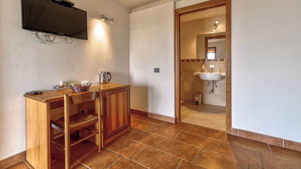 Double Room | Blackout drapes, free WiFi