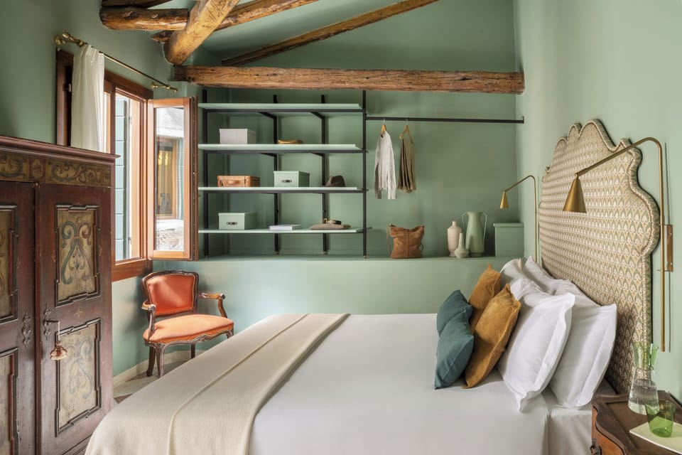 Double Room, Courtyard View | Desk, free WiFi