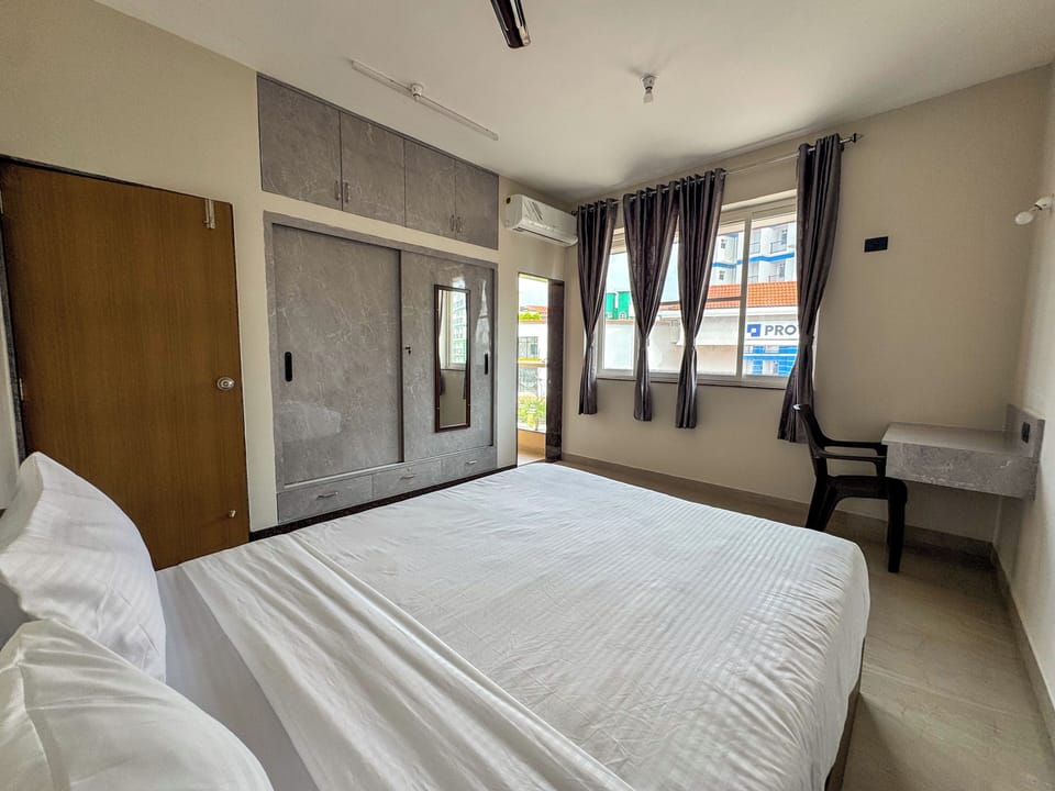 Deluxe Apartment, Balcony, Sea View | Desk, laptop workspace, blackout drapes, soundproofing