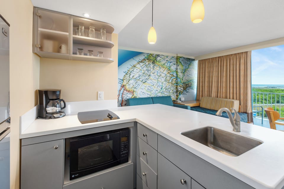 Deluxe Ocean Front Efficiency with King bed | Private kitchenette | Fridge, microwave