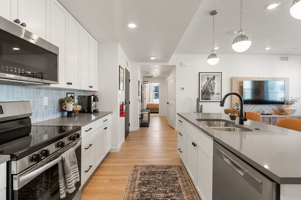 Condo, 3 Bedrooms | Private kitchen | Coffee/tea maker, fridge, oven, toaster