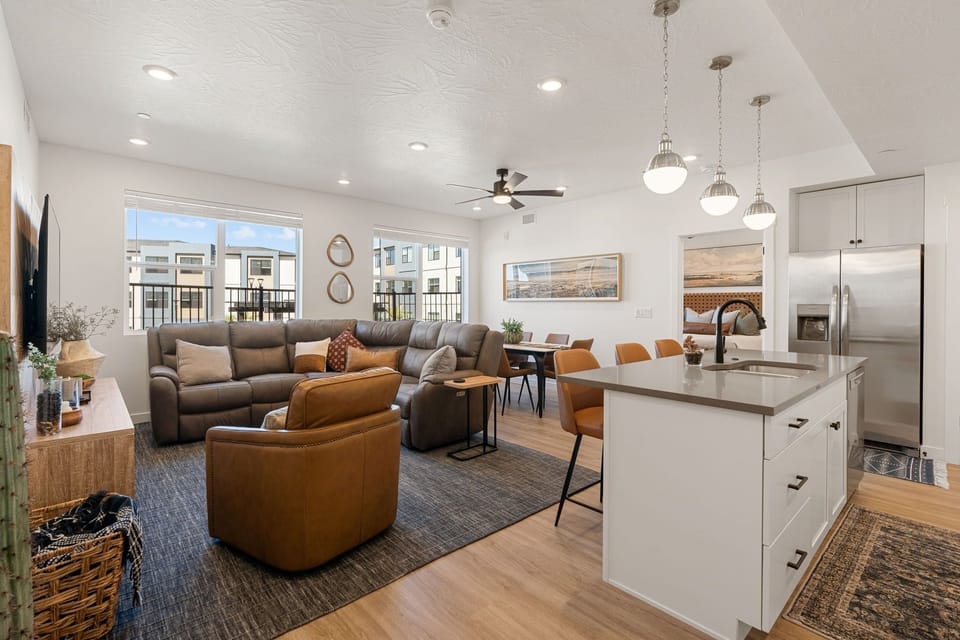 Condo, 3 Bedrooms | Interior
