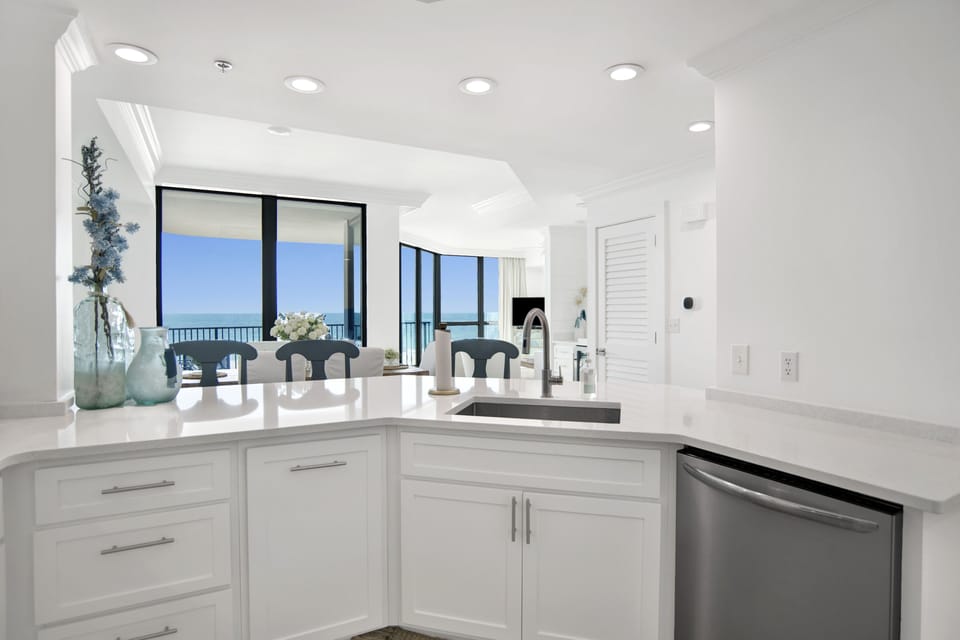 Condo, 2 Bedrooms | Interior