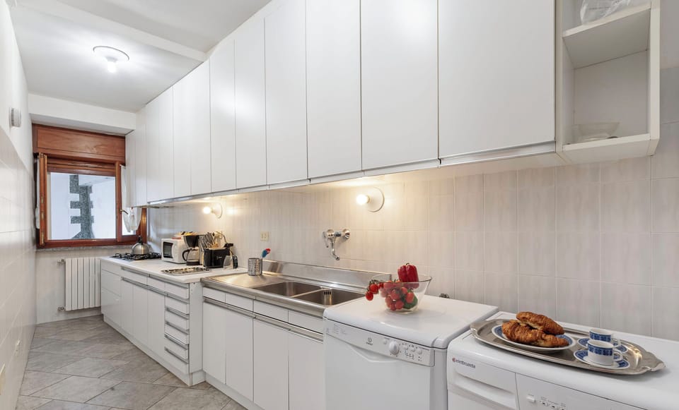 Family Apartment, 2 Bedrooms, Microwave (Casa Malpensata) | Private kitchen