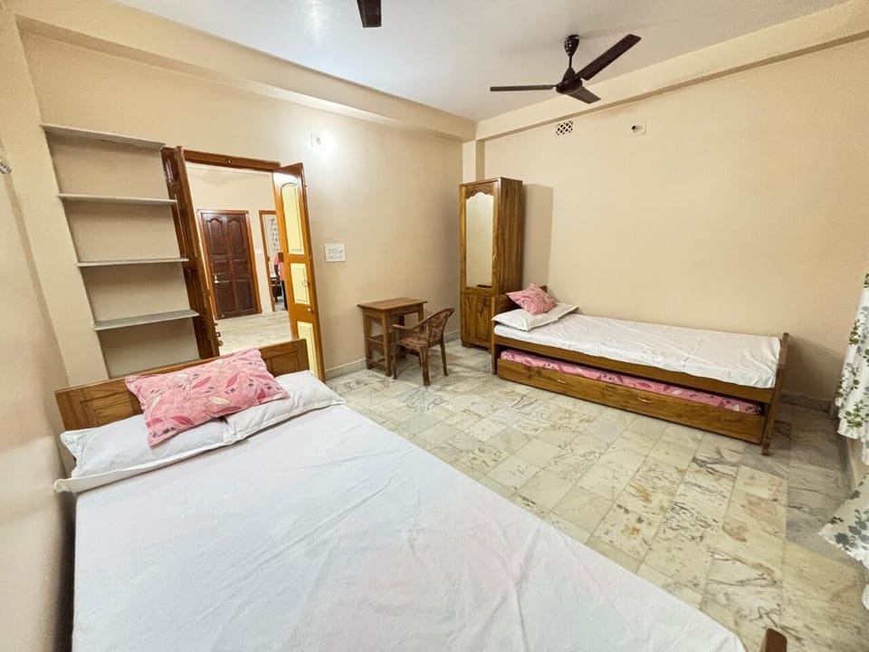 Family Room | In-room safe, free WiFi