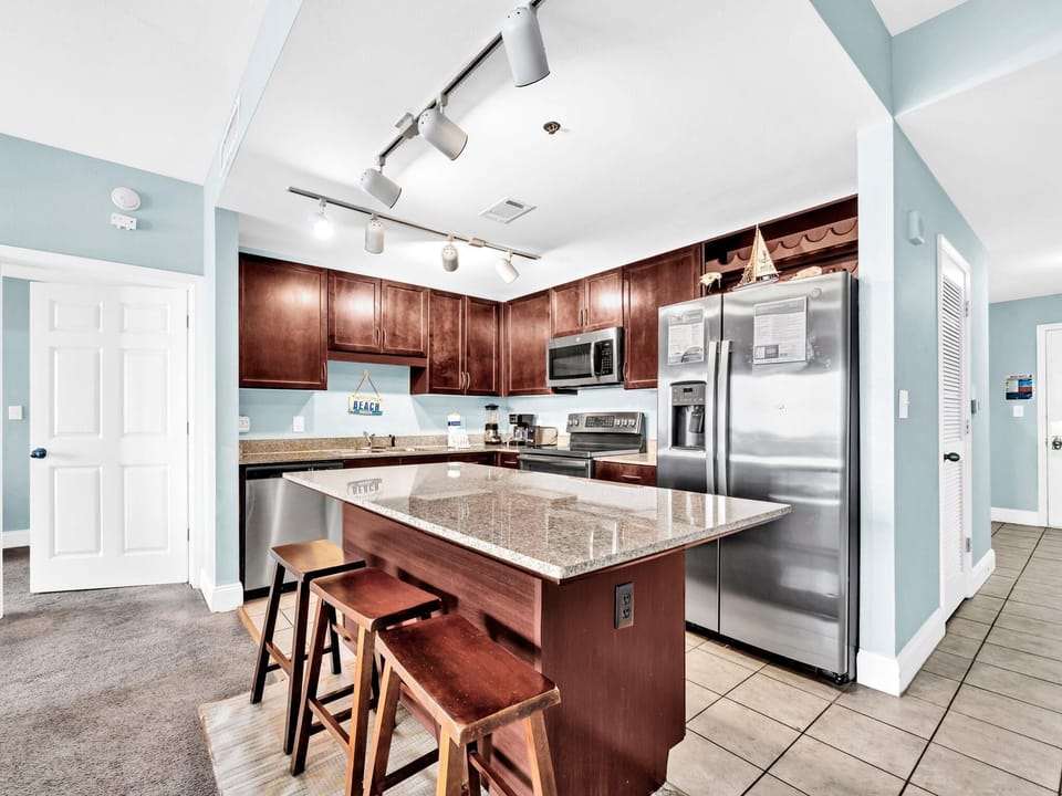 Condo, Multiple Beds (Laketown Wharf 331) | Private kitchen