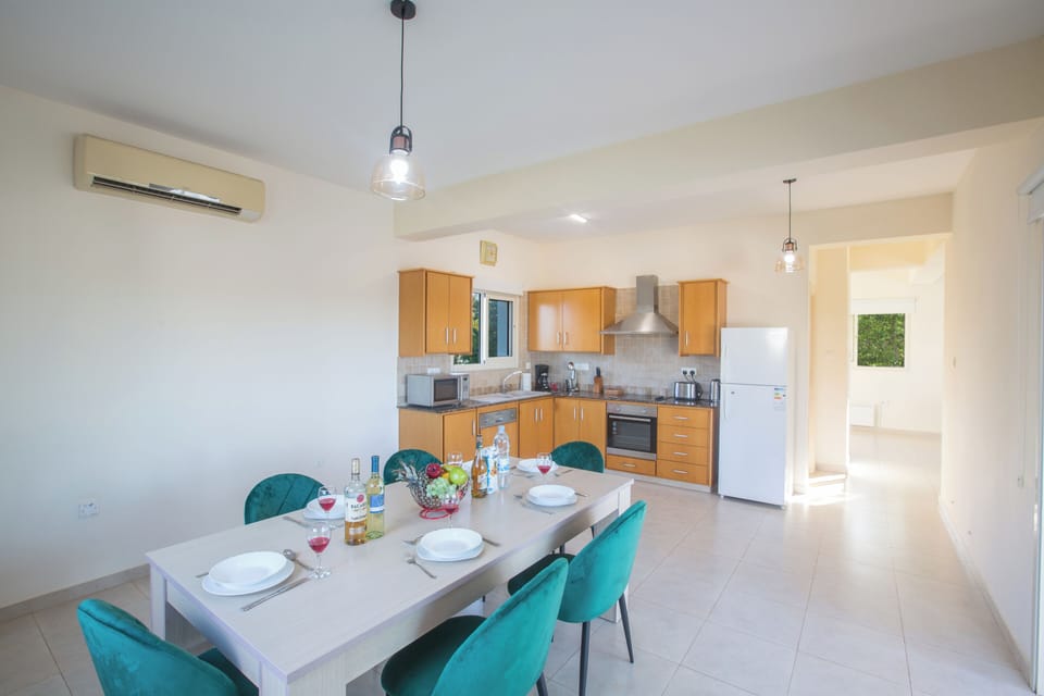 Villa, 3 Bedrooms, Private Pool, Garden View | Dining room