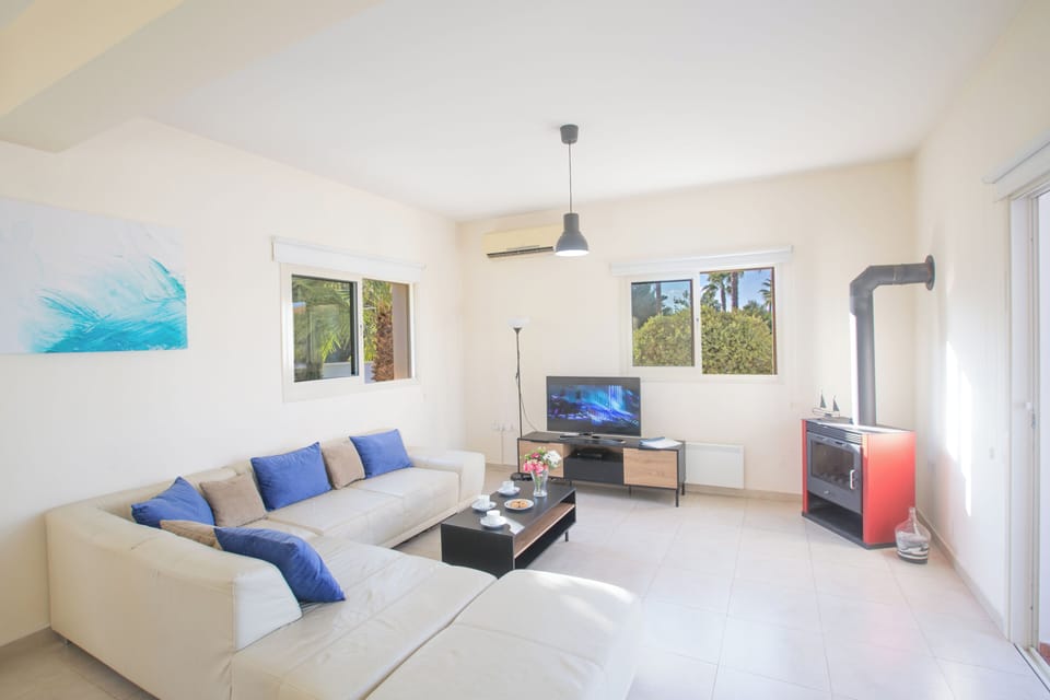 Villa, 3 Bedrooms, Private Pool, Garden View | Living room