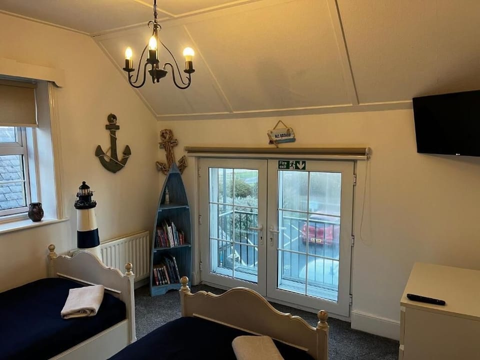 Deluxe Twin Room, Balcony, Sea View | Soundproofing, iron/ironing board, free WiFi, wheelchair access