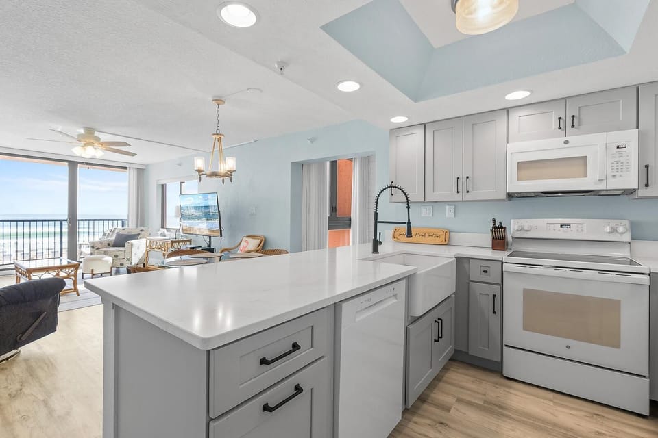 Condo, Multiple Beds (Sunrise 206) | Private kitchen | Oven, toaster