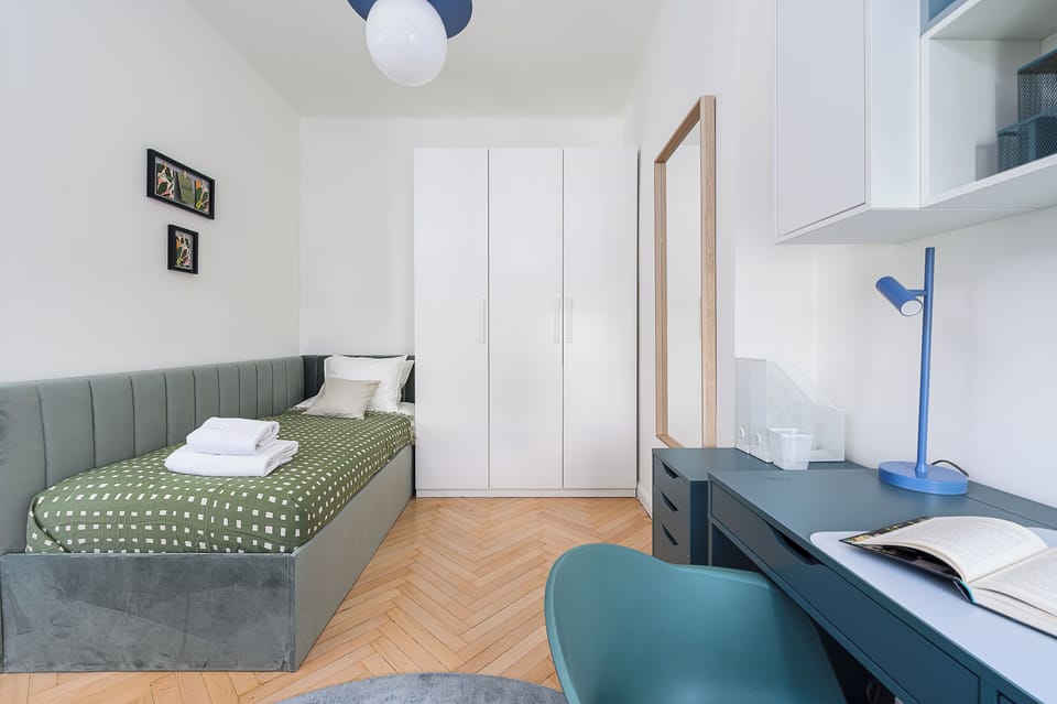 Iron/ironing board, WiFi (free), bed sheets