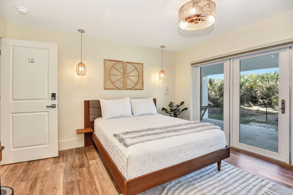 House, Multiple Beds, Balcony, Garden View (Unit 12) | 2 bedrooms, individually decorated, individually furnished, bed sheets