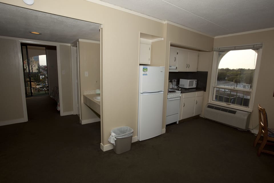 Fridge, microwave