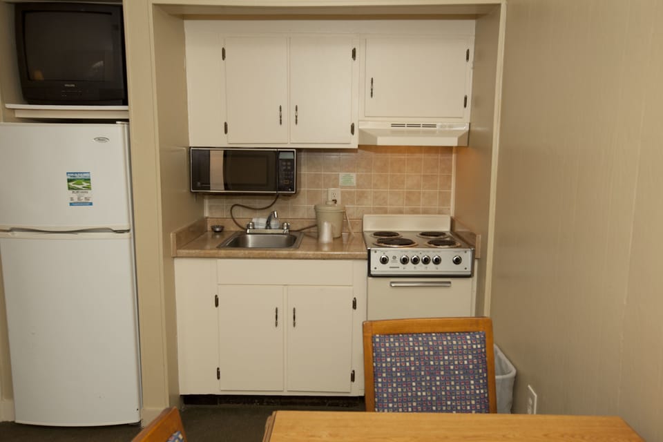 Junior Suite 2 Queen Beds Side Ocean View | Private kitchenette | Fridge, microwave