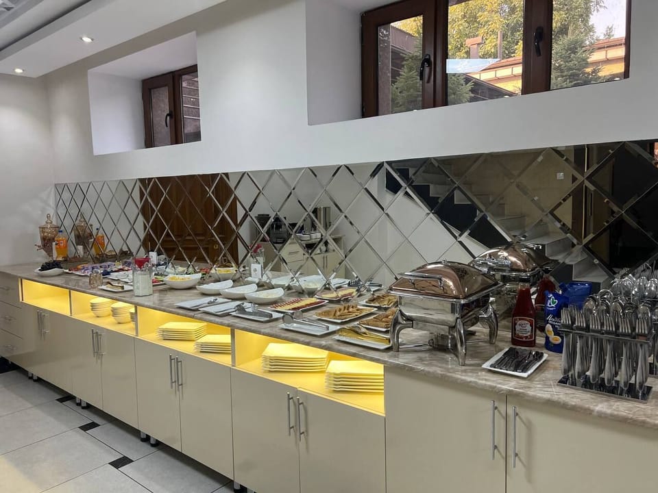 Free daily buffet breakfast