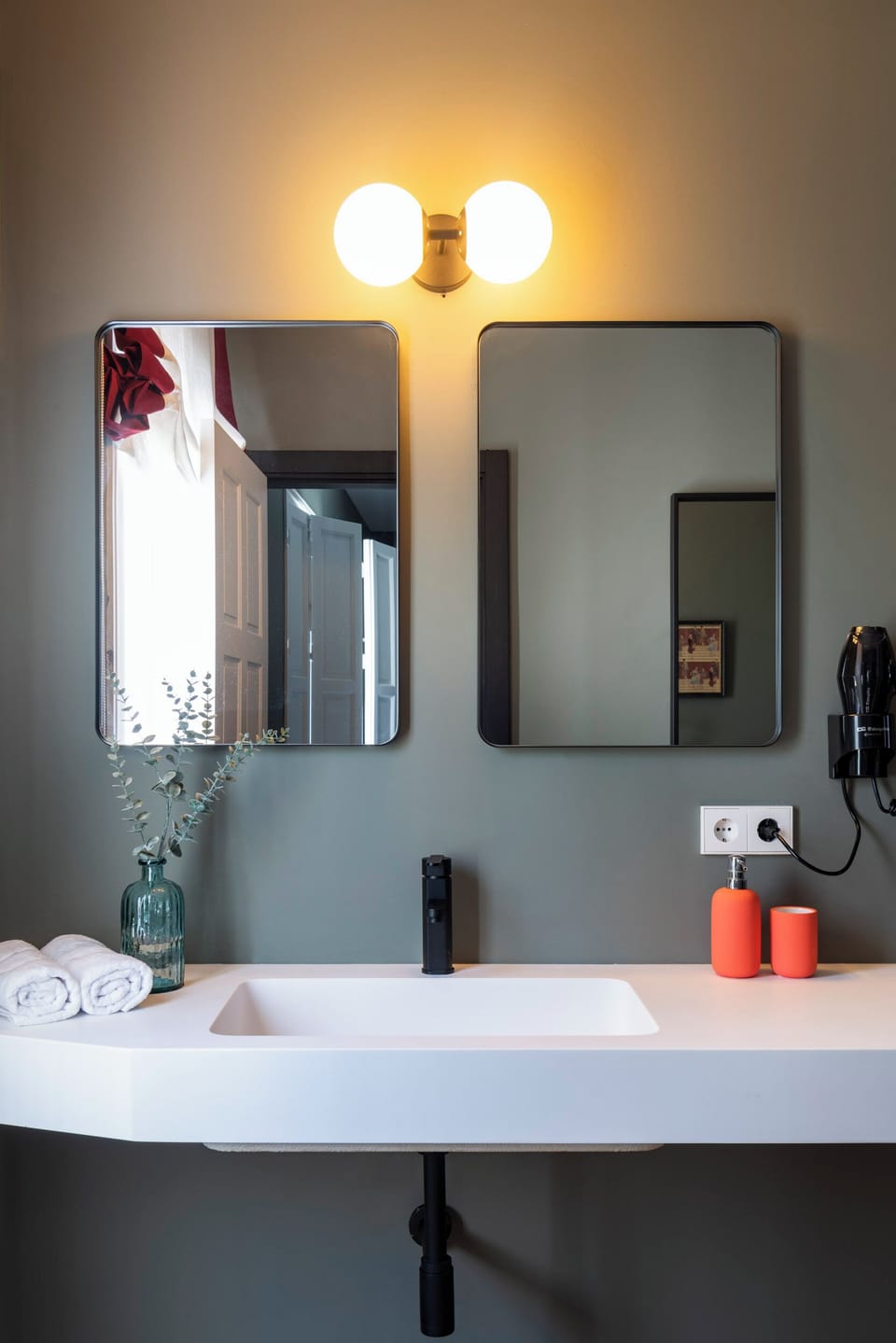 Apartamento Superior con terraza y jacuzzi privado | Bathroom | Towels, soap, shampoo
