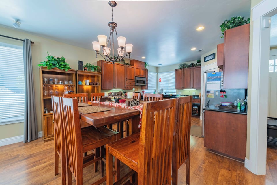 House, Multiple Beds, Hot Tub, Garden View (Red River Retreat) | Private kitchen