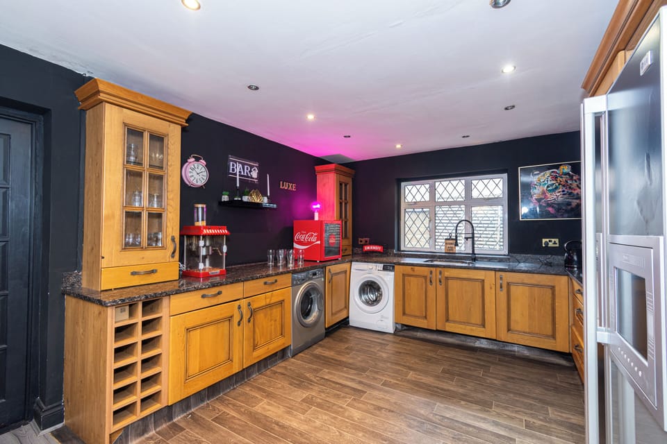 House, Garden View | Private kitchen | Full-size fridge, microwave, oven, stovetop