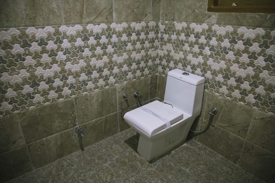 Shower, free toiletries, slippers, bidet