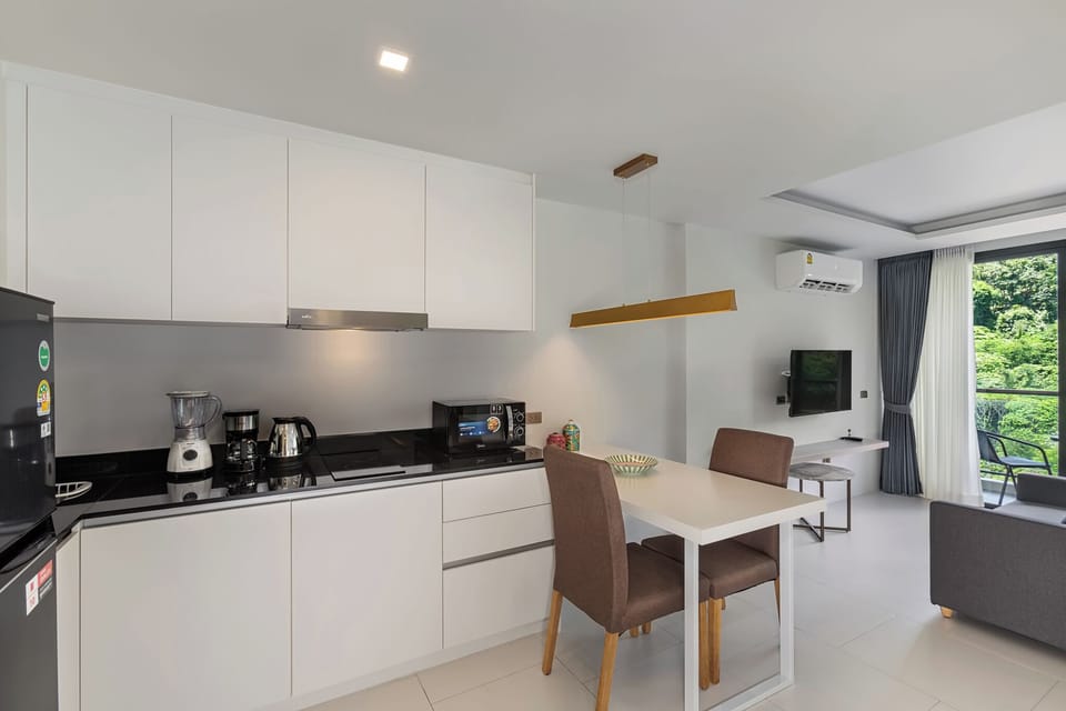 Standard Studio, Mountain View | In-room safe, iron/ironing board, free WiFi