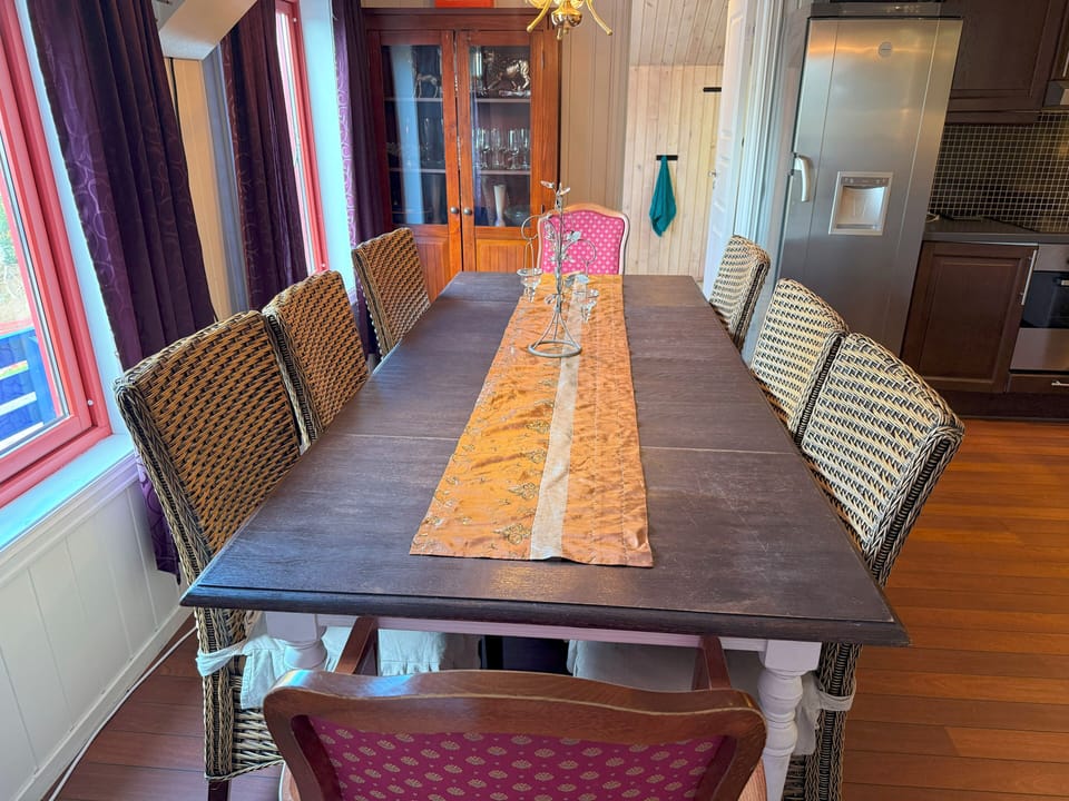 House, 5 Bedrooms | Dining room