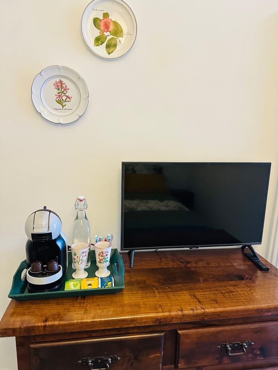 Classic Double Room, Pool View | Individually decorated, individually furnished, free WiFi, bed sheets