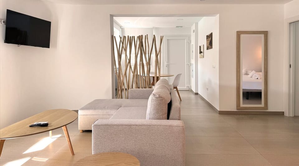 Estudio Deluxe, vistas a la piscina | Living area