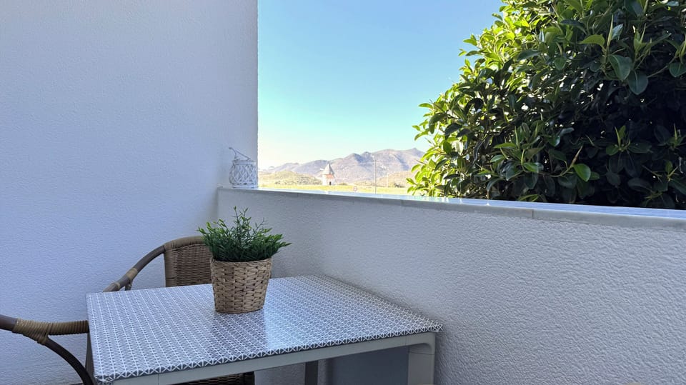 Habitación cuádruple con terraza | Desk, laptop workspace, WiFi (free)