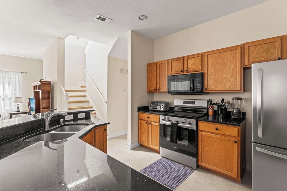 Townhome, Multiple Beds, Pool Access, Pool View (Palm Tree in Paradise) | Private kitchen