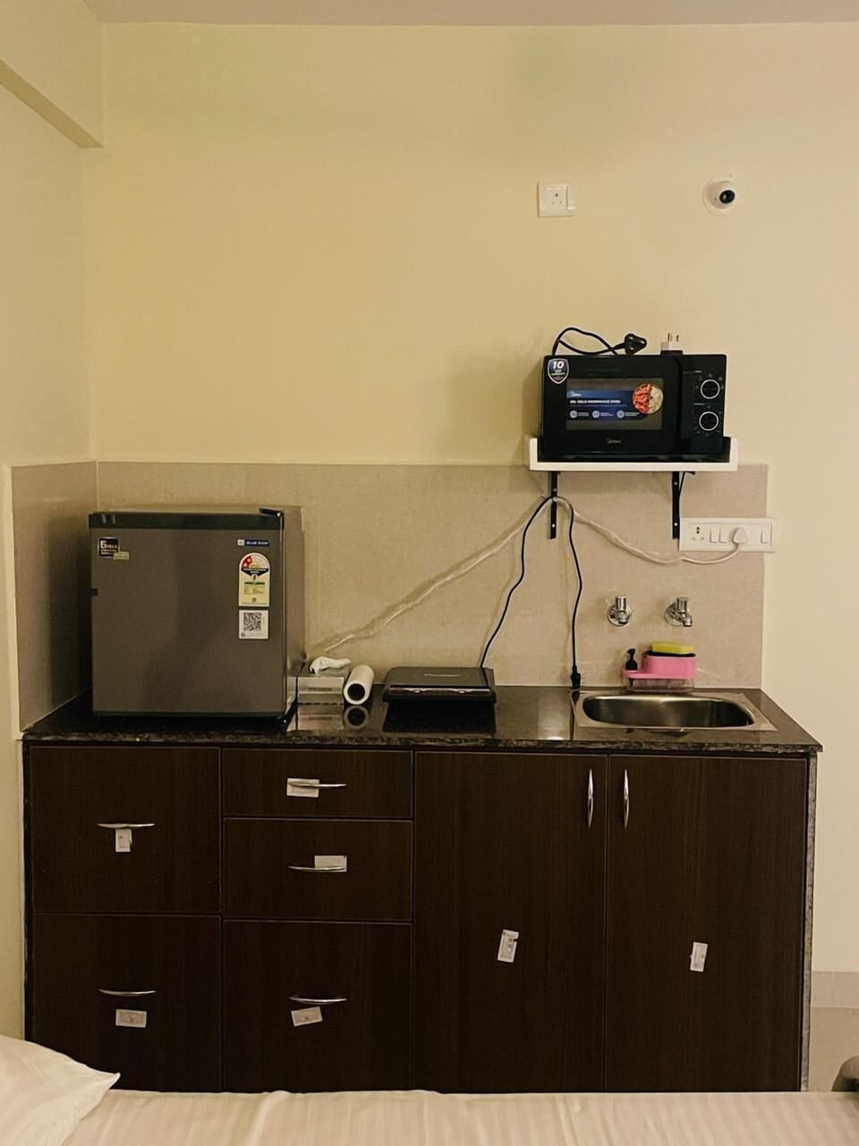 Superior Studio Suite, City View | Private kitchenette | Fridge, microwave, oven, cookware/dishes/utensils