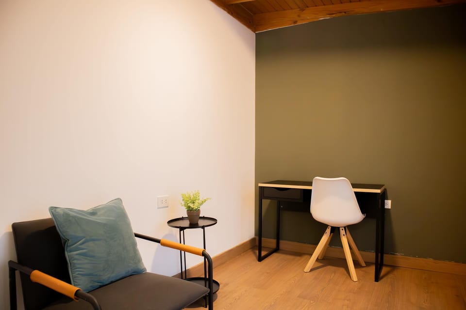 House | 2 bedrooms, desk, high-speed internet